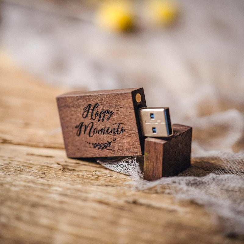 Personalisierter Holz-USB-Flash-Laufwerk 3.0 in Walnussfarbe für Hochzeitskunden