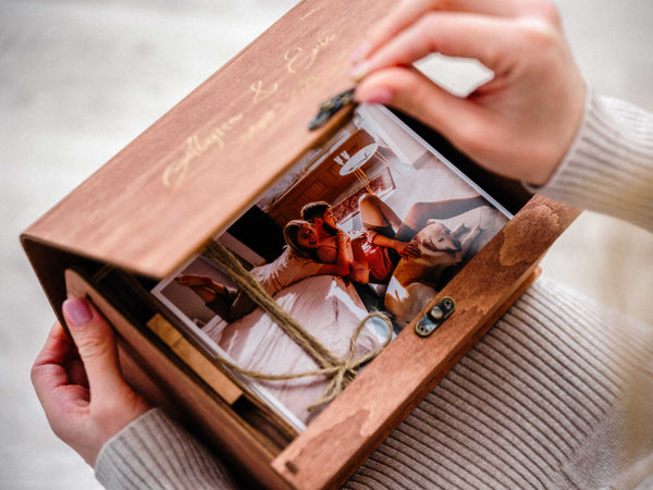 Scatola Fotografica in Legno con Scomparto USB – Regalo Personalizzato per Ogni Occasione