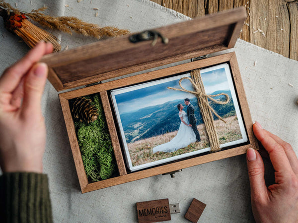 Scatola Portafoto Ricordo di Matrimonio con Chiavetta USB 3.0 in Stile Vintage