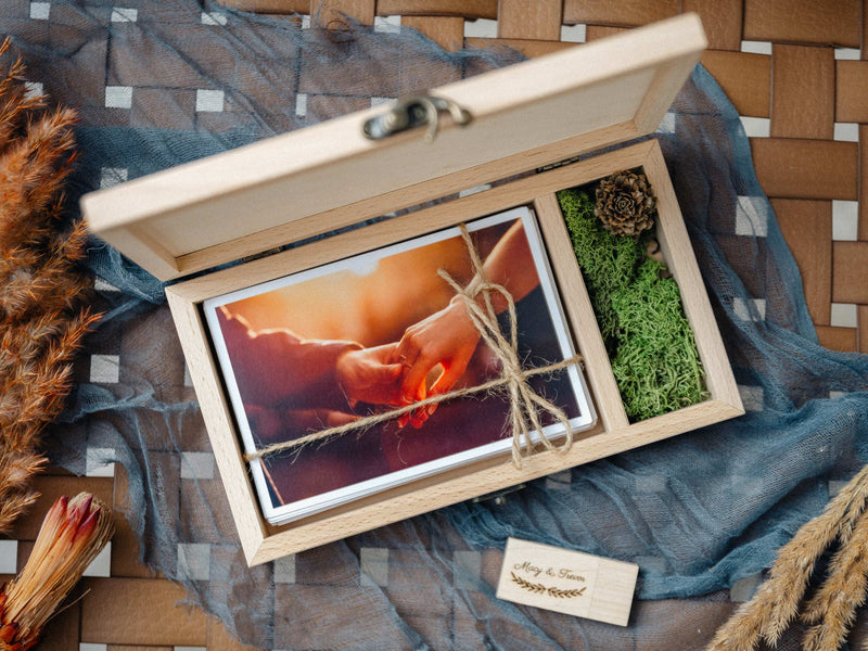 Scatola Foto in Legno con Chiavetta USB 3.0 – Elegante Custodia per Foto e Ricordi